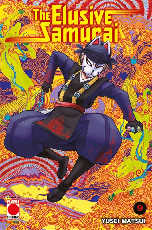 Copertina del manga The Elusive Samurai Vol. 9, edito da Panini Planet Manga. L'illustrazione mostra in primo piano un personaggio colto in una posa dinamica e acrobatica a mezz'aria. Il volto è celato da una tradizionale maschera da volpe (kitsune) bianca con dettagli rossi e indossa un abito scuro in stile ninja. L'abbigliamento comprende ampi pantaloni blu violaceo, una casacca incrociata scura con vistose rifiniture dorate a spirale e un panno nero con disegni rossi legato in vita. Con le mani guantate 