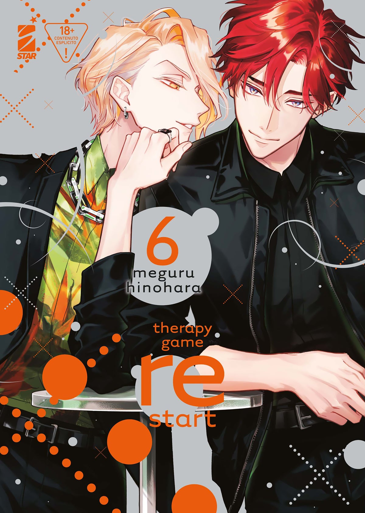 Copertina del manga Therapy Game Restart volume 6. Su uno sfondo grigio chiaro arricchito da cerchi arancioni e texture geometriche a puntini, sono ritratti in primo piano due ragazzi affascinanti: sulla sinistra un giovane biondo che indossa una giacca nera sopra una camicia verde acido stampata, mentre osserva ammiccante il compagno sulla destra, caratterizzato da folti capelli rosso acceso e una giacca di pelle nera. Al centro spicca il numero 6 racchiuso in una grafica grigia e arancione.