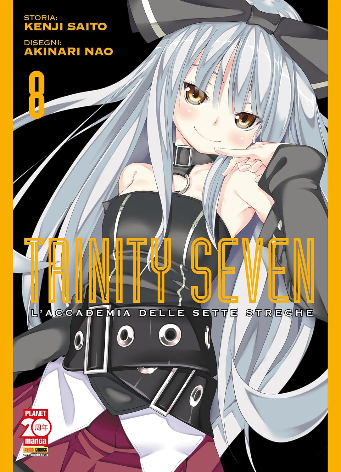 Copertina dell'ottavo volume in italiano del manga shonen fantasy 'Trinity Seven - L'accademia delle sette streghe' di Kenji Saito e Akinari Nao, edito da Panini Planet Manga. L'illustrazione su sfondo nero con profili giallo brillante ritrae in primo piano la giovane maga Lieselotte Sherlock dai lunghi capelli argento con un grande fiocco nero in testa, vestita con un corsetto scuro decorato con fibbie di pelle e cerniere, sormontata dal numero 8 in giallo a sinistra, dal titolo TRINITY SEVEN L'ACCADEMIA D