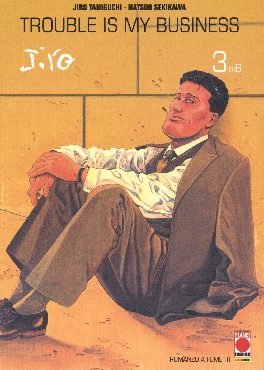 Copertina del terzo volume del manga 'Trouble is My Business' di Jiro Taniguchi e Natsuo Sekikawa, edito da Panini Planet Manga. L'illustrazione ritrae il detective Jotaro Fukamachi seduto a terra appoggiato a una parete gialla con una sigaretta tra le labbra, sormontato dal titolo e dalla dicitura '3 di 6'.