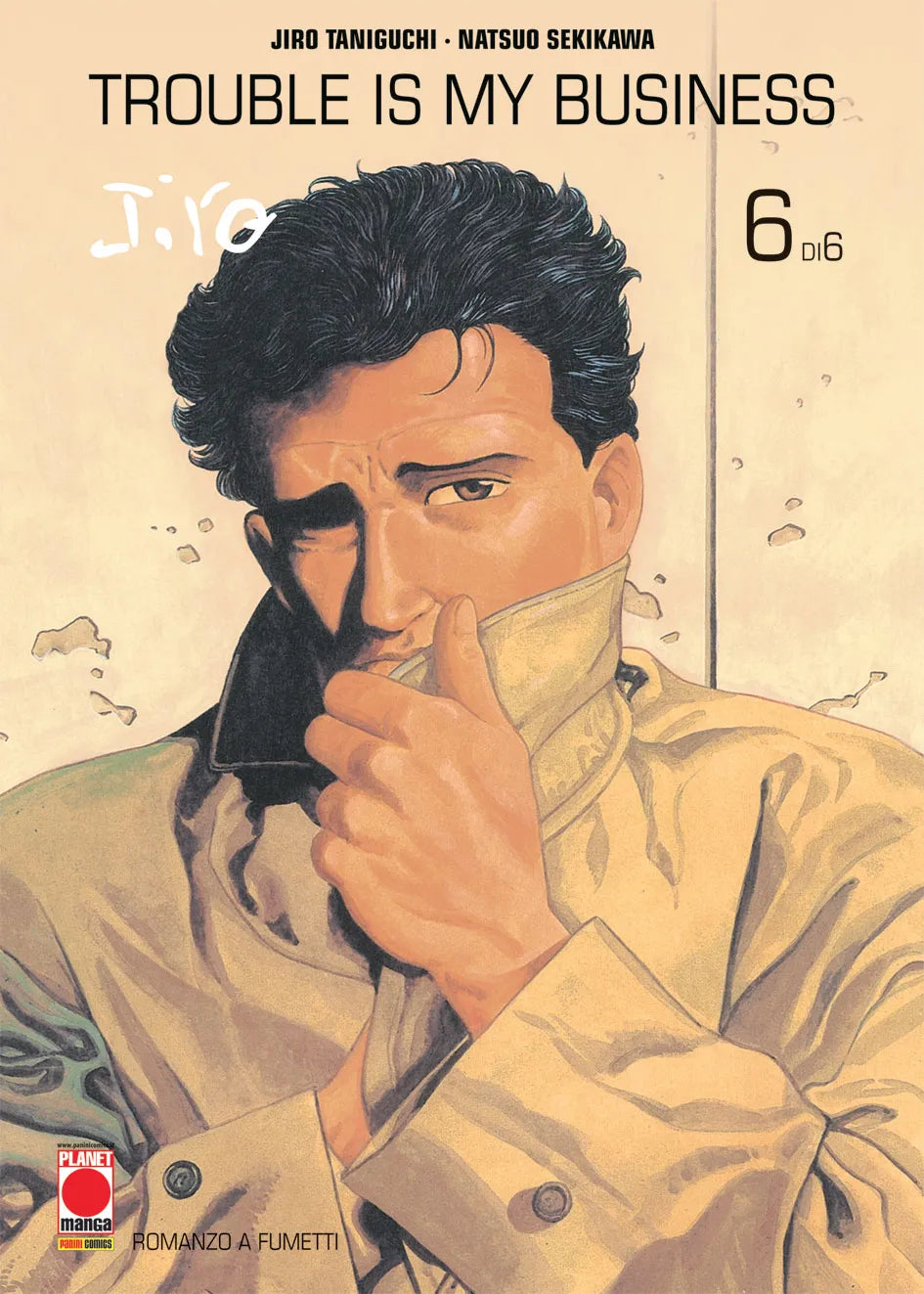 Copertina del sesto e ultimo volume del manga 'Trouble is My Business' di Jiro Taniguchi e Natsuo Sekikawa, edito da Panini Planet Manga. L'illustrazione ritrae un primo piano del detective Jotaro Fukamachi con il colletto del trench rialzato vicino al volto e uno sguardo malinconico, sormontato dal titolo e dalla dicitura '6 di 6'.