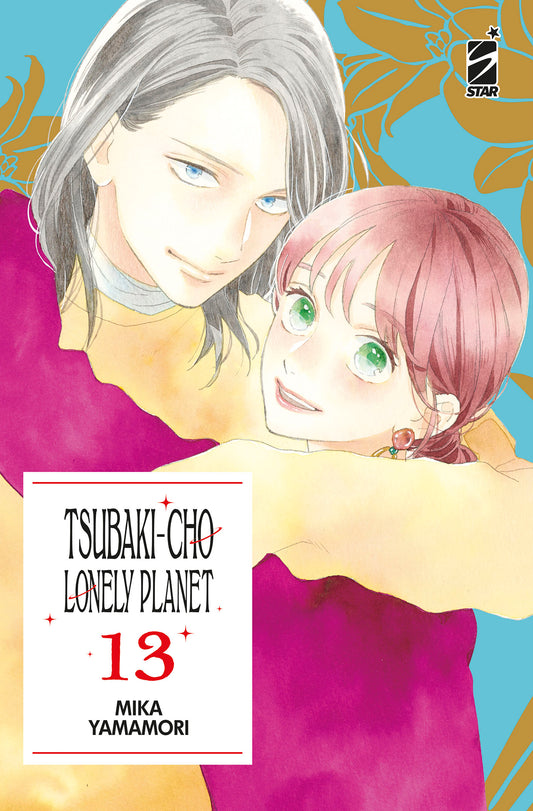 Copertina del tredicesimo volume in italiano del manga 'Tsubaki-cho Lonely Planet' di Mika Yamamori, edito da Star Comics. L'illustrazione su uno sfondo azzurro dorato a motivi floreali ritrae in un tenero abbraccio da dietro lo scrittore Akatsuki con maglia fucsia e la giovane Fumi sorridente, affiancati dal riquadro bianco contenente il titolo, il numero 13 e il logo Star Comics in alto a destra.
