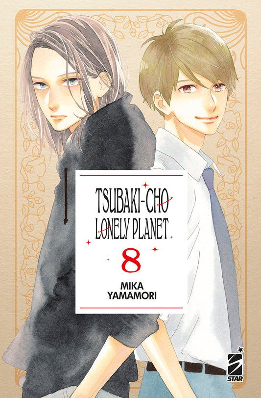 Copertina dell'ottavo volume in italiano del manga 'Tsubaki-cho Lonely Planet' di Mika Yamamori, edito da Star Comics. L'illustrazione ritrae spalla a spalla lo scrittore Akatsuki Kibikino a sinistra in felpa scura con l'editor Gorou Kaneishi a destra in camicia bianca e cravatta, su uno sfondo beige decorato con motivi floreali di camelie e un box bianco al centro contenente il titolo TSUBAKI-CHO LONELY PLANET, il numero 8 e il logo Star Comics in basso a destra.