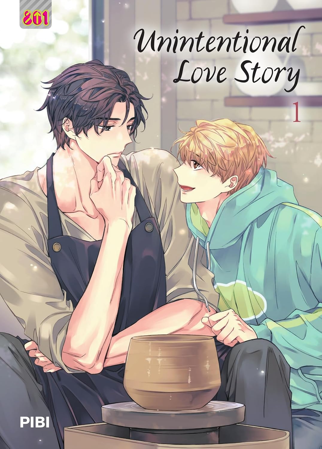 Copertina del manhwa Unintentional Love Story volume 1. Due ragazzi, uno biondo in felpa e uno moro con un grembiule da ceramista, si guardano sorridendo vicino a un tornio.