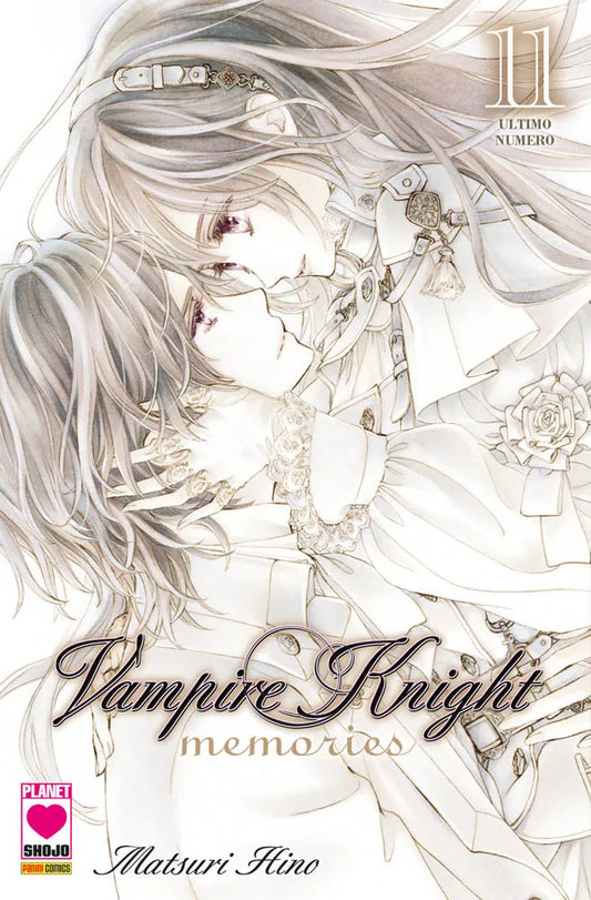 Copertina dell'undicesimo e ultimo volume del manga Vampire Knight Memories di Matsuri Hino. L'illustrazione, dai toni bianchi ed eterei, mostra due personaggi in abiti eleganti e chiari vicini in un momento intimo, con i volti quasi accostati. In alto a destra spicca il numero 11 con la dicitura "Ultimo Numero", mentre in basso compare il titolo in carattere corsivo.
