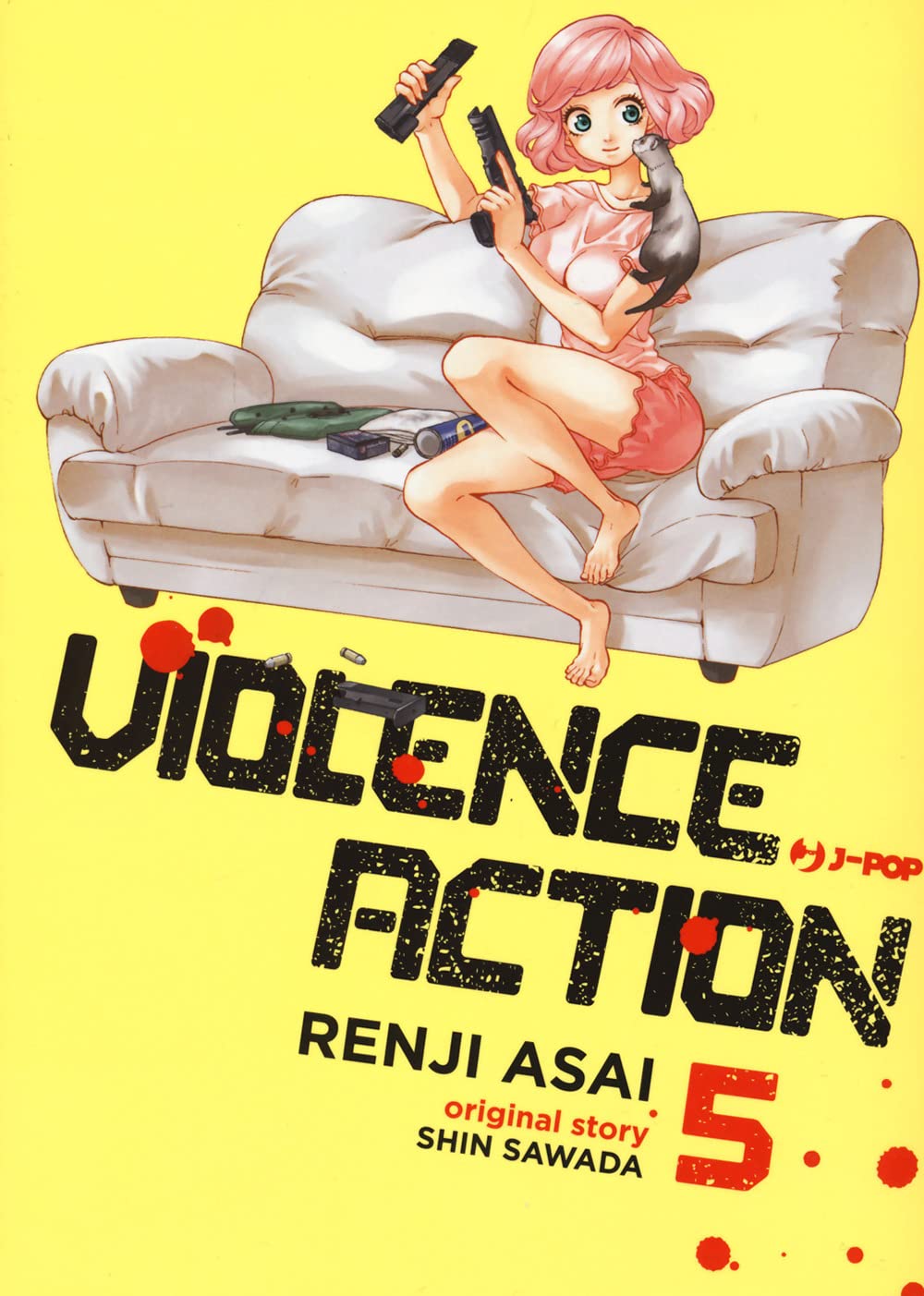 Copertina del quinto volume del manga 'Violence Action' di Shin Sawada e Renji Asai, edito da J-POP Manga. L'illustrazione ritrae la protagonista Kei dai capelli rosa seduta su un divano bianco in tenuta da notte rosa mentre maneggia armi e caricatori con un furetto sulla spalla, su uno sfondo giallo sormontato dal titolo nero e dal numero 5 in rosso.