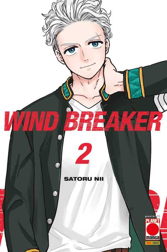 Copertina del manga Wind Breaker Vol. 2, edito da Panini Planet Manga. L'illustrazione su sfondo bianco con dettagli rossi mostra in primo piano un affascinante ragazzo dai corti capelli chiari, tendenti all'argento, e penetranti occhi azzurri, che accenna un leggero sorriso di sfida. Indossa una t-shirt bianca sotto a una giacca scolastica verde scura lasciata aperta, impreziosita da dettagli dorati e bordi a strisce verdi e nere. Una mano è poggiata morbidamente dietro il collo in una posa rilassata.
