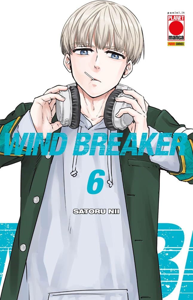 Copertina del manga Wind Breaker Vol. 6 di Satoru Nii, edito da Panini Planet Manga. L'illustrazione, su uno sfondo bianco arricchito da dettagli geometrici azzurri, ritrae in primo piano un giovane studente dallo sguardo serio e calmo, con occhi azzurri e lisci capelli chiari a caschetto. Il ragazzo tiene distrattamente in bocca il bastoncino di un lecca-lecca e indossa una felpa bianca col cappuccio sotto la caratteristica giacca verde e oro della divisa del liceo Fuurin.