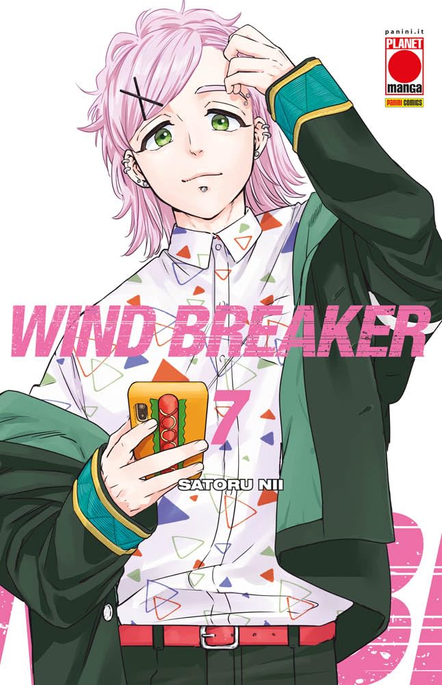 Copertina del manga Wind Breaker Vol. 7. L'illustrazione mostra in primo piano un personaggio maschile dal look ribelle, con capelli rosa chiaro fermati da due mollette scure incrociate a "X" e luminosi occhi verdi. Ha svariati piercing alle orecchie e uno sotto il labbro. Indossa una camicia chiara con un motivo vivace a triangoli colorati, una cintura rossa e tiene morbidamente appoggiata sulle spalle l'inconfondibile giacca verde scuro della divisa. Tra le mani ha uno smartphone con una simpatica cover a