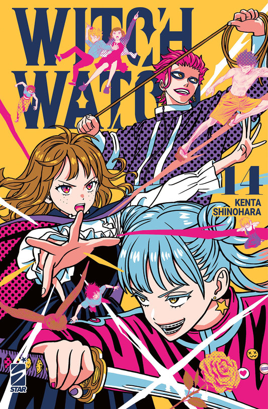 Copertina del manga Witch Watch Vol. 14; illustrazione vivace su sfondo giallo con tre personaggi in posa d'attacco: una ragazza con capelli castani e mantello, una spadaccina con capelli azzurri e katana, e un ragazzo con capelli rosa e un lazo. Attorno a loro fluttuano piccole figure di altri personaggi in varie pose d'azione.